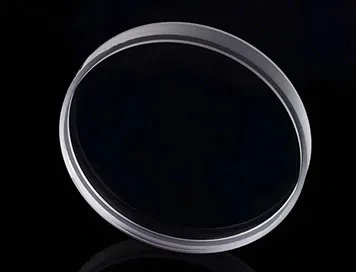 Testen einer PMMA-Scheibe in einer Xenon-Test kammer: 1.000 Stunden Sonnenlicht im Labor